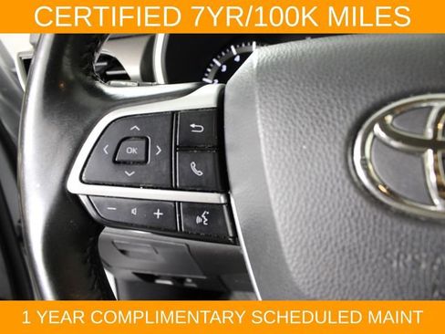 Used 2022 Toyota Highlander XLE AWD/4WD image 22