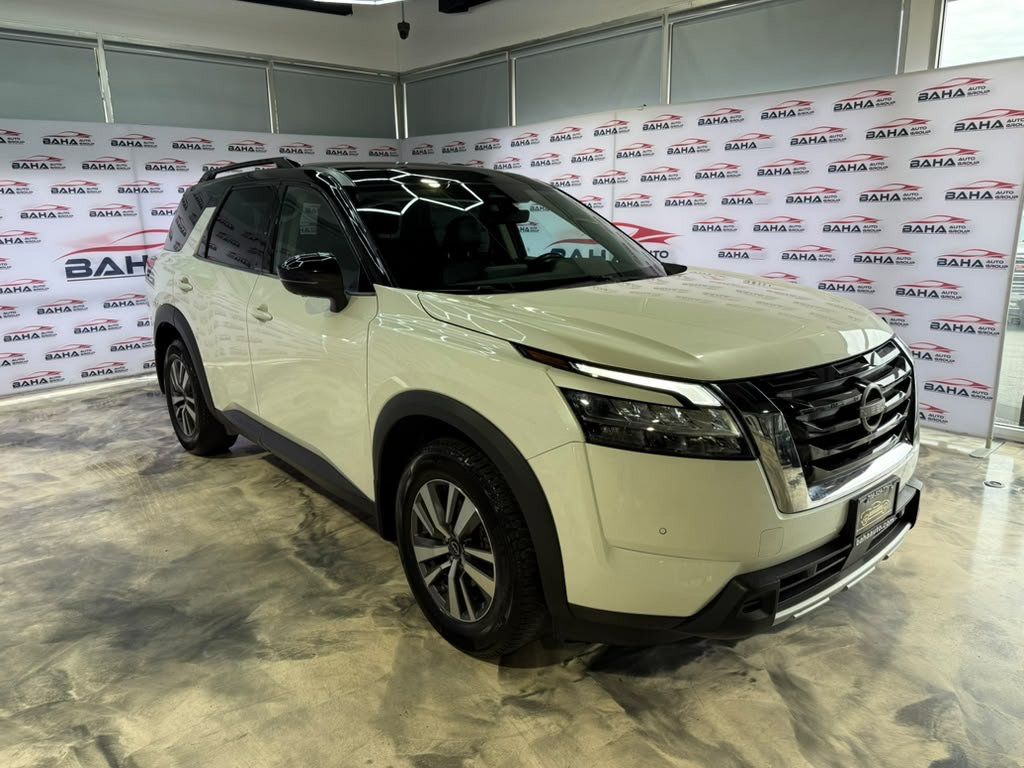 Used 2024 Nissan Pathfinder SL AWD/4WD image 4