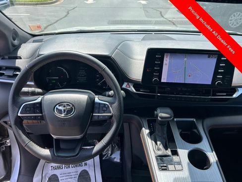 Used 2024 Toyota Sienna XSE w/ XSE Plus Package FWD image 6