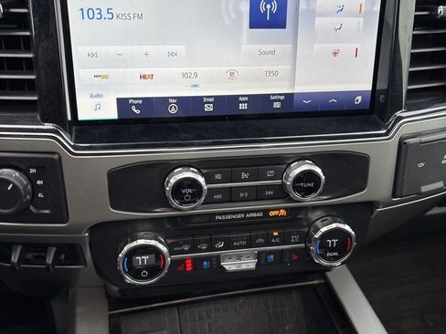 Used 2022 Ford F250 Lariat w/ Black Appearance Package image 6