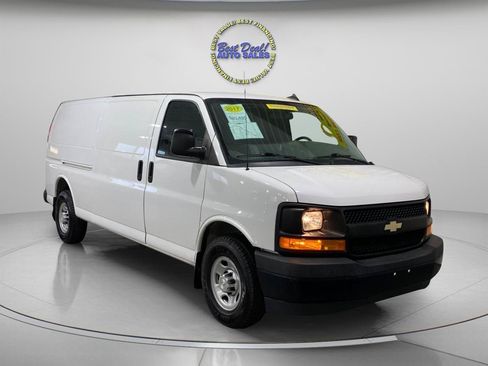 Used 2017 Chevrolet Express 3500 Extended RWD image 7