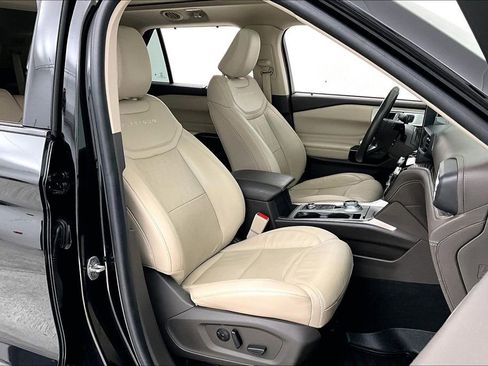 Used 2022 Ford Explorer Platinum w/ Equipment Group 601A image 10