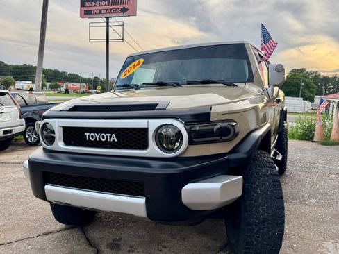 Used 2014 Toyota FJ Cruiser 2WD w/ Upgrade Package image 3