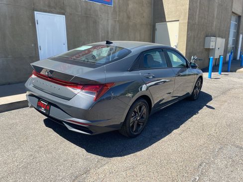Used 2023 Hyundai Elantra SEL FWD image 5