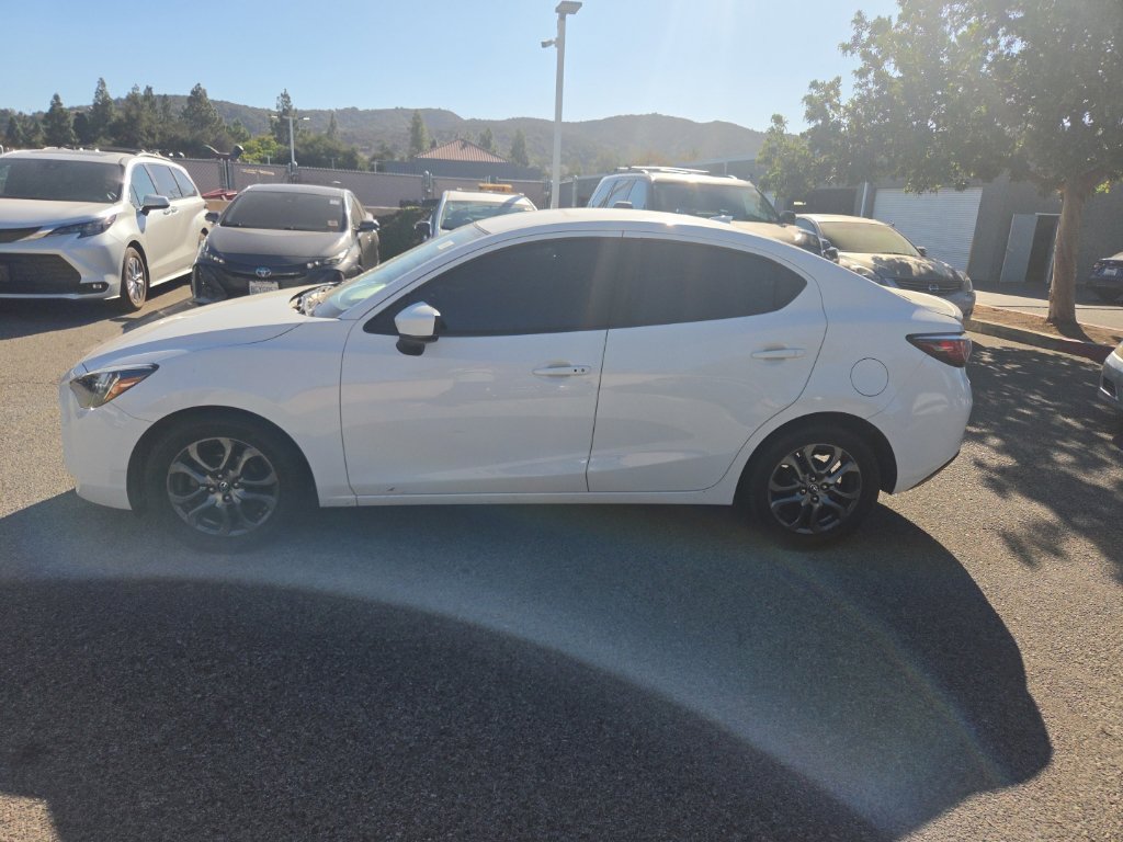 Used 2019 Toyota Yaris LE FWD image 2