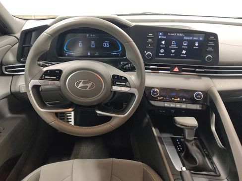Used 2025 Hyundai Elantra Sport FWD image 22