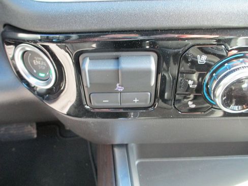 New 2026 GMC Sierra 1500 SLT w/ SLT Convenience Package image 16