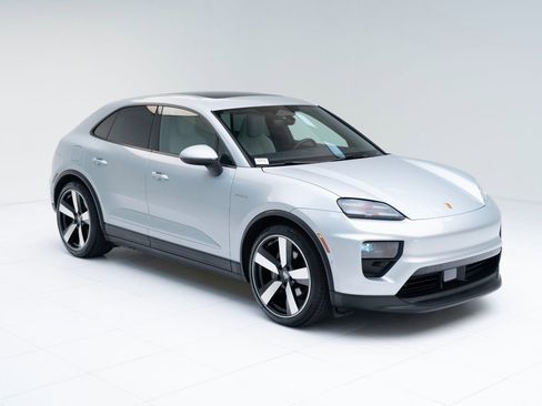 Used 2024 Porsche Macan 4 Electric image 7
