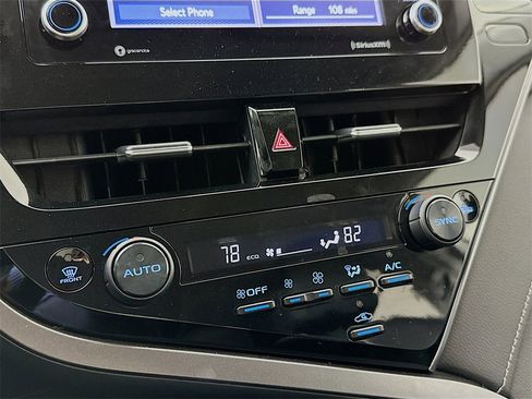 Used 2023 Toyota Camry SE image 15