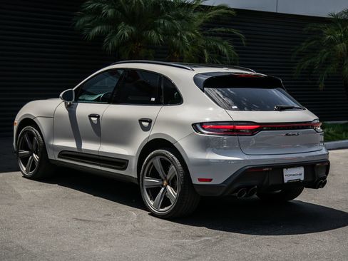 Certified 2023 Porsche Macan S AWD/4WD image 3
