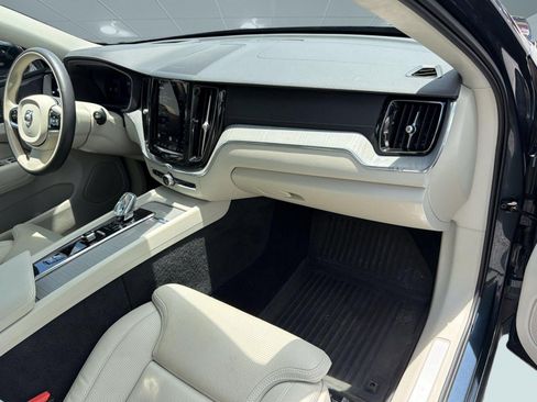 Certified 2024 Volvo XC60 B5 Ultimate w/ Protection Package Premier AWD/4WD image 31