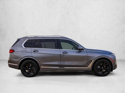 Used 2024 BMW X7 xDrive40i w/ Premium Package image 4