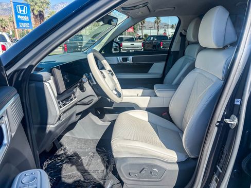 Used 2025 Hyundai Santa Fe SEL FWD image 21