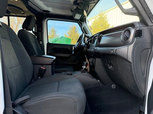 Used 2021 Jeep Gladiator Sport image 15