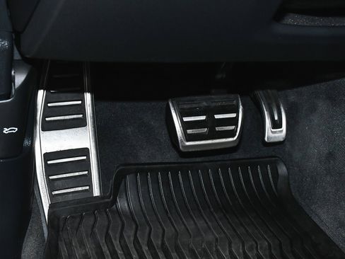 Used 2024 Audi S8 w/ S8 Comfort Plus Package image 21