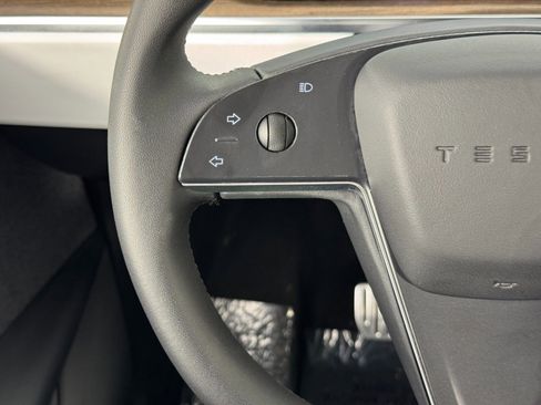 Used 2022 Tesla Model X image 19