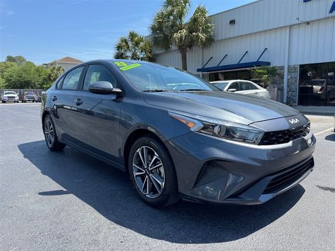 Used 2023 Kia Forte LXS w/ LXS Technology Package image 2