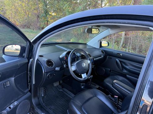 Used 2009 Volkswagen Beetle S FWD image 9