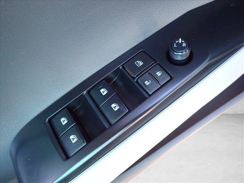 Used 2020 Toyota Camry SE FWD image 12