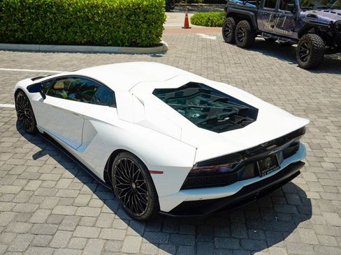 Used 2018 Lamborghini Aventador S image 30
