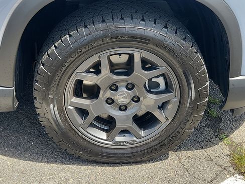Used 2025 Honda Pilot TrailSport image 8