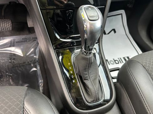 Used 2022 Buick Encore Preferred w/ Safety Package image 32