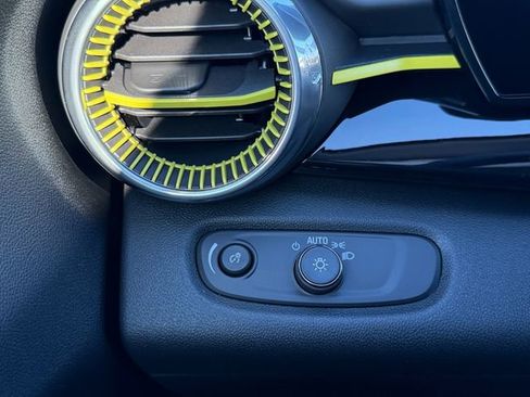 New 2026 Chevrolet Trax ACTIV w/ Sunroof Package image 18