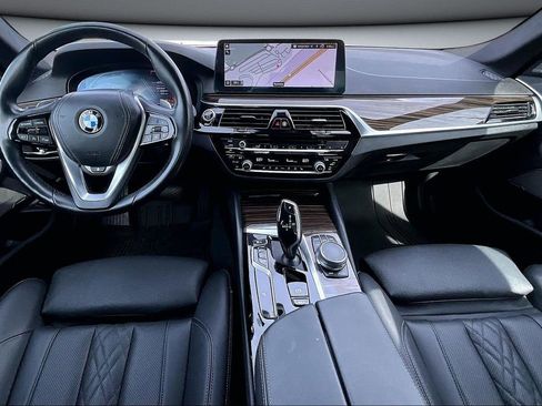 Used 2021 BMW 530i xDrive w/ Premium Package image 7