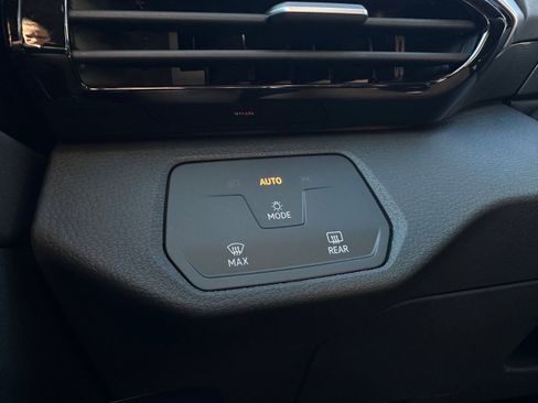 Used 2022 Volkswagen ID.4 Pro image 21