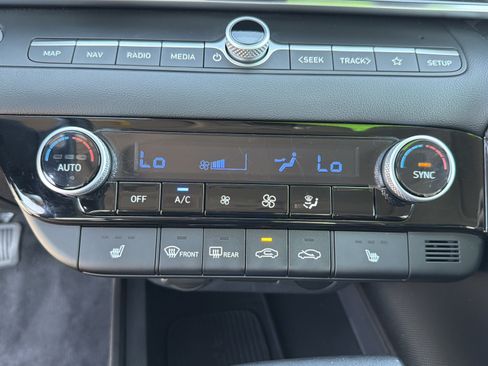 Used 2025 Hyundai Elantra SEL FWD image 17