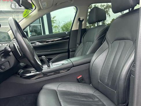 Used 2022 BMW 740i RWD image 11