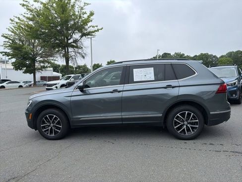 Used 2021 Volkswagen Tiguan SE FWD image 2