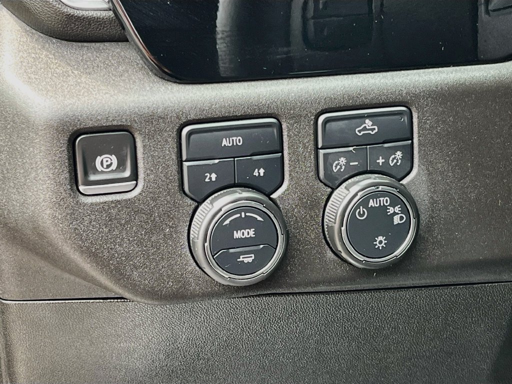 Used 2025 Chevrolet Silverado 1500 LT AWD/4WD image 10