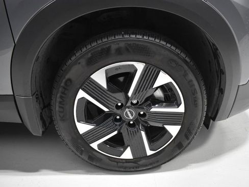 Certified 2025 Nissan Kicks SV AWD/4WD image 10