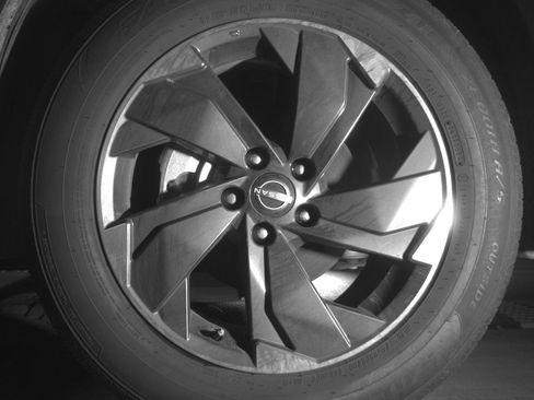 Used 2025 Nissan Rogue SV image 12