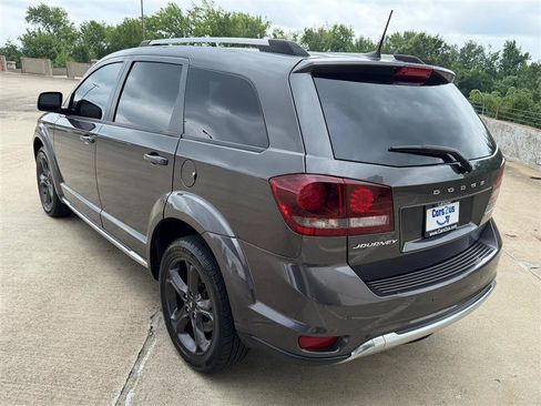 Used 2019 Dodge Journey Crossroad w/ Nav & Sun Group FWD image 4