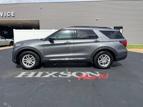 Certified 2025 Ford Explorer Active RWD image 2