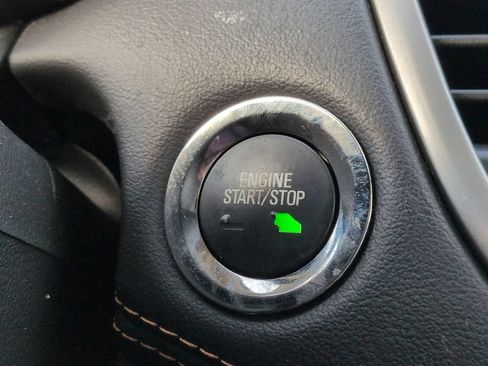 Used 2019 Chevrolet Trax LT w/ LT Convenience Package FWD image 25