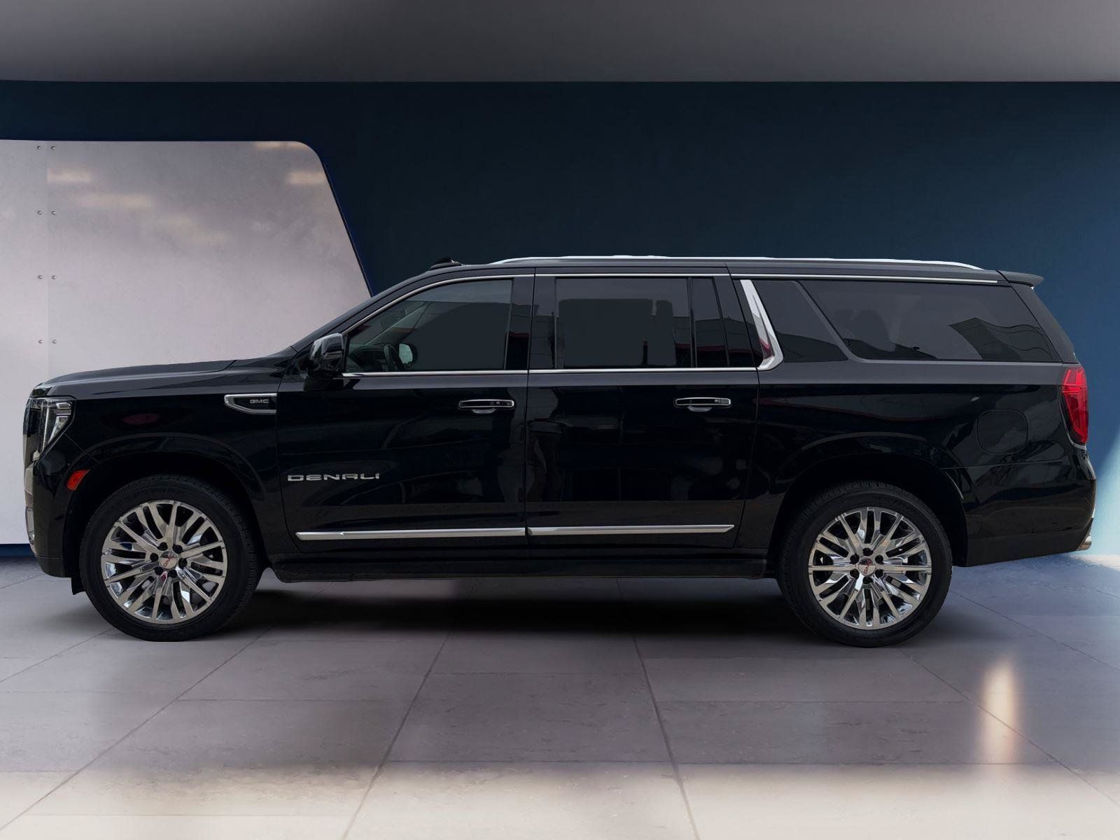 Used 2023 GMC Yukon XL Denali AWD/4WD image 2