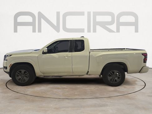 Used 2025 Nissan Frontier SV RWD image 4