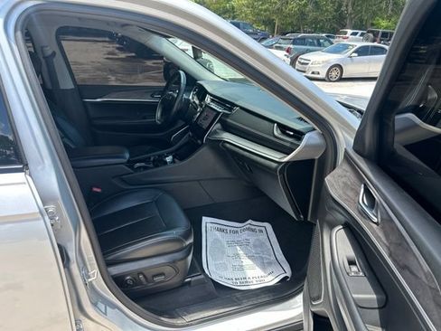 Used 2022 Jeep Grand Cherokee Limited AWD/4WD image 9