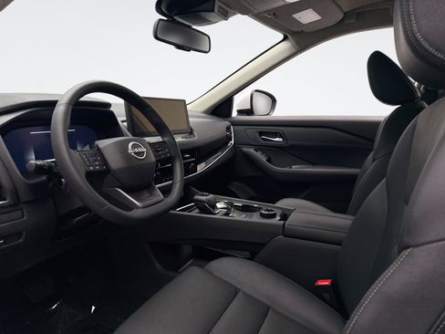 Used 2025 Nissan Rogue SL image 10