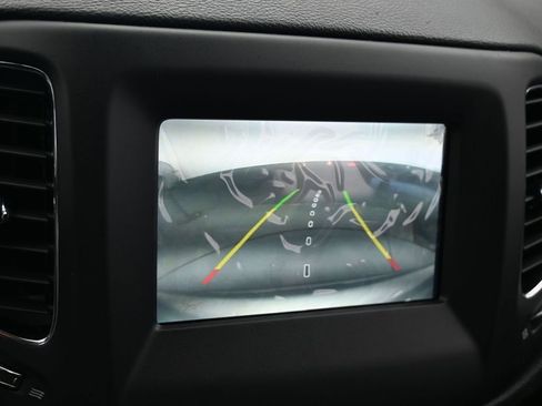 Used 2020 Jeep Compass Latitude image 19