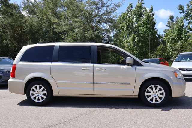 Used 2015 Chrysler Town & Country Touring FWD image 9