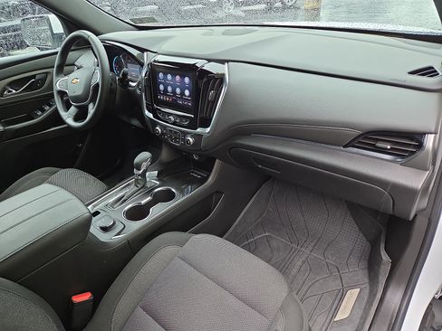 Used 2023 Chevrolet Traverse LT w/ Rear Camera Mirror Package AWD/4WD image 18