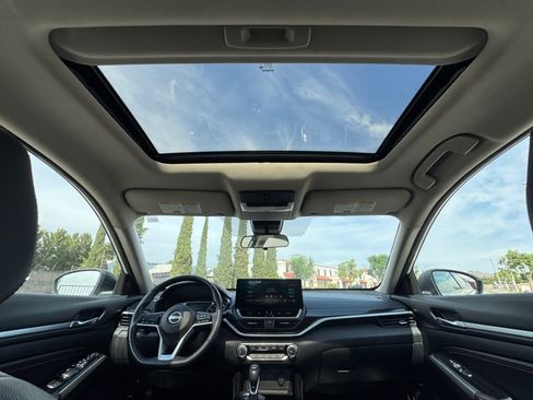 Used 2023 Nissan Altima 2.5 SR w/ SR Premium Package image 16