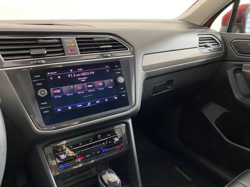 Used 2022 Volkswagen Tiguan SE image 25