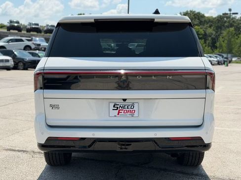 Used 2025 Lincoln Navigator Black Label AWD/4WD image 6
