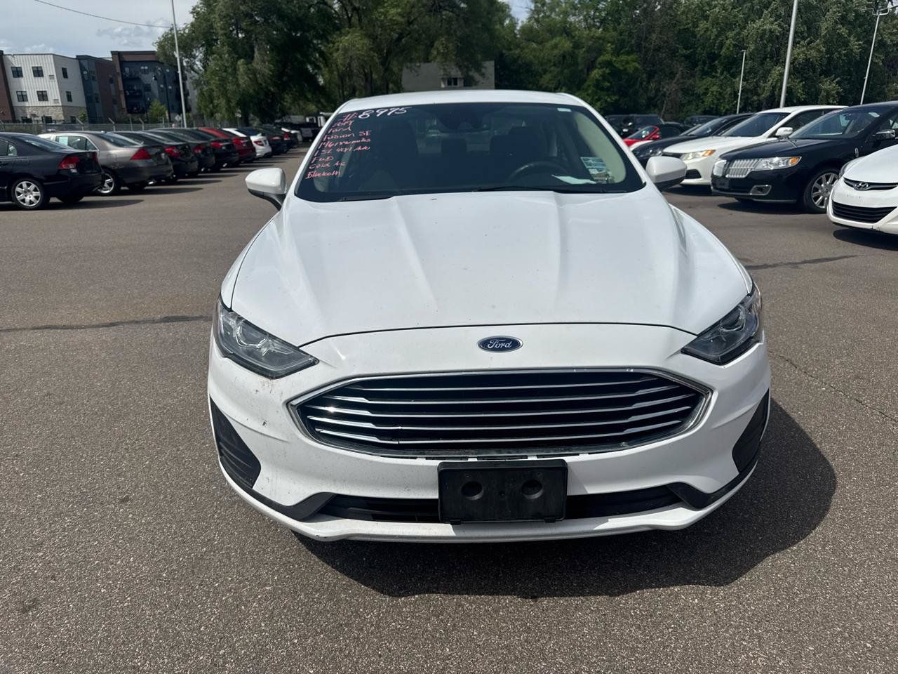 Used 2019 Ford Fusion SE FWD image 2