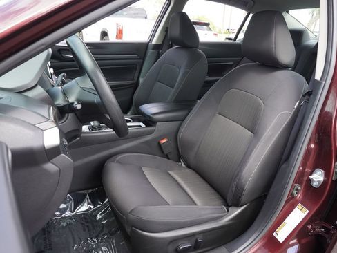 Used 2024 Nissan Altima 2.5 SV FWD image 13